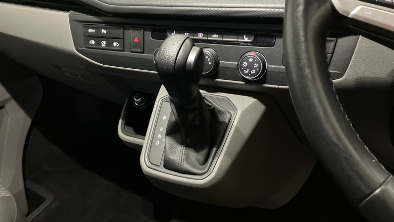 Volkswagen Transporter T32 Swb Diesel 2.0 BiTDI 204 Highline Kombi Van DSG